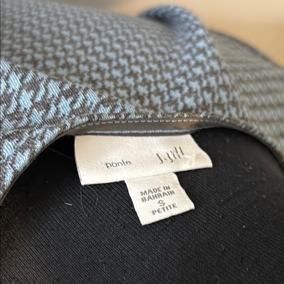 J. Jill Petite Women’s Small Blue Boxy Blouse with Crew Neckline Pocket - Picture 2 of 6